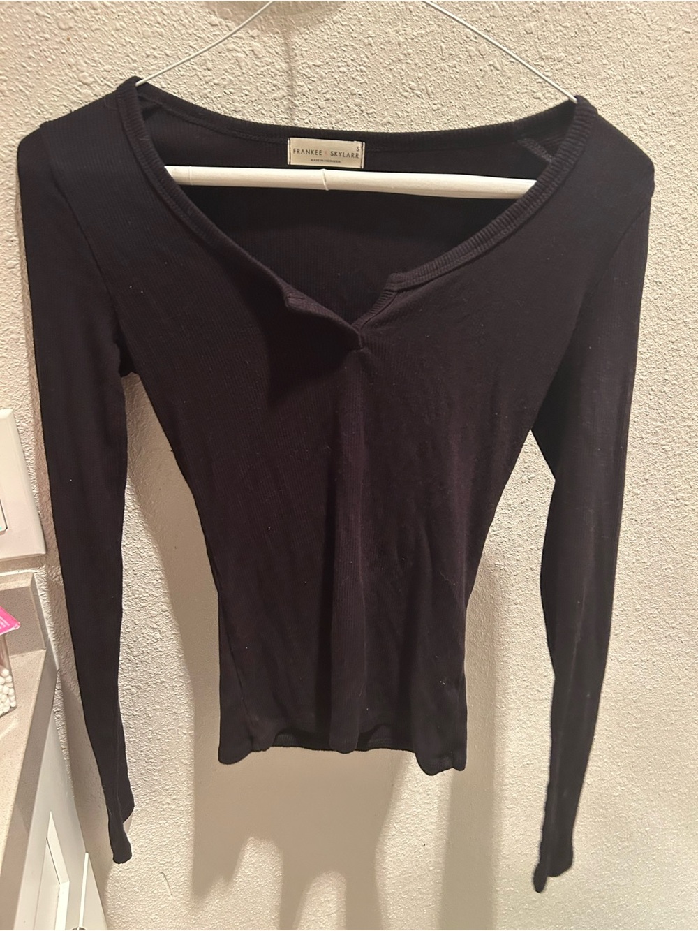Black Long-Sleeve Ribbed Tee